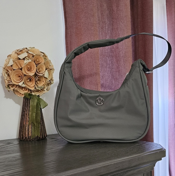 Lululemon shoulder bag - Picture 3 of 10